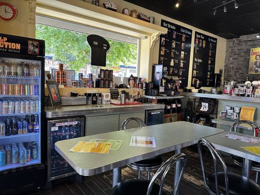 Pulp Fiction Coffee House/Robbie Rare Books by null