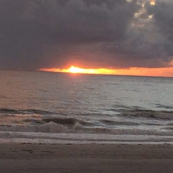 Sunburst Inn - Just walk out the door and onto the sand. - Hotels Near Me - Indian Shores, Florida