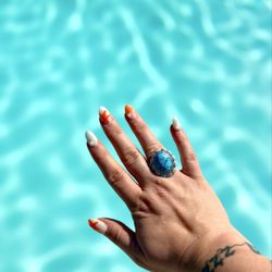 Resort Nail Salon - dip manicure with ocean nail design