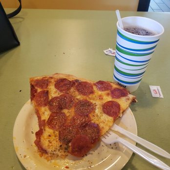 Doghouse Pizza - Stopped in to grab a quick slice for lunch! - Pizza Near Me - Melbourne, Florida