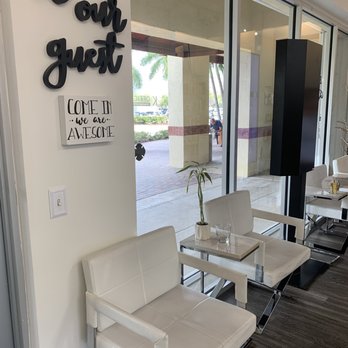 Michael Angelo Salon - Waiting, walk in area. - Hair Salons Near Me - Wellington, Florida