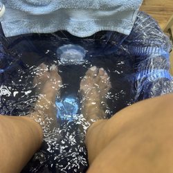 Allure Spa Nails - My feet in the water.