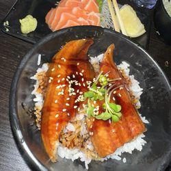 Daikokuya - Sawtelle - Half eel bowl & salmon sashimi