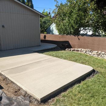 Trillium Construction - The very rear of the patio was set flat for the placement of a hot tub. The rest of the patio and path all shed water to the outside edge - Masonry/Concrete Near Me - Creswell, Oregon Trillium Construction - The very rear of the patio was set flat for the placement of a hot tub. The rest of the patio and path all shed water to the outside edge - Masonry/Concrete Near Me - Creswell, Oregon