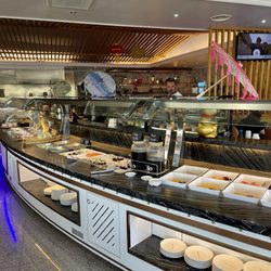 Cinq Bonheurs - Interior buffet.