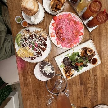 Madres Brunch - Breakfast & Brunch Near Me - Whittier, California