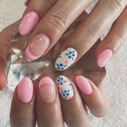 JE Nails & Spa