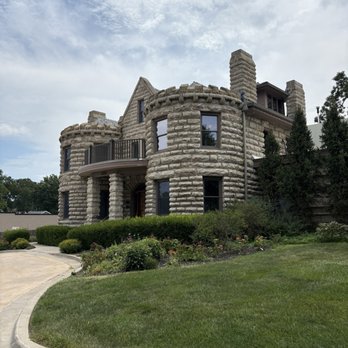 Wandering Vine At the Castle - Outside - Wine Bars Near Me - Shawnee, Kansas