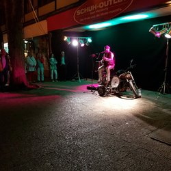 Stadtpark - Kleine Performance auf der Bummel Meile und er war richtig gut