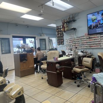 Golden Nails - Nail Salons Near Me - Honolulu, Hawaii