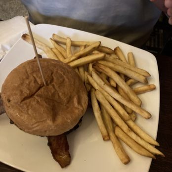 Grand Trunk Pub - Classic Burger - Pubs Near Me - Detroit, Michigan Grand Trunk Pub - Classic Burger - Pubs Near Me - Detroit, Michigan