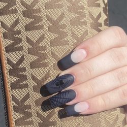 US Nails - If you're thinking about doing here to get your nails done do it, you won't regret it !!