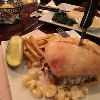 The Edison Grill - That's a good lookin table. - Bars Near Me - Harwinton, Connecticut