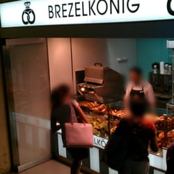 Brezelkönig - Brezelkönig - Aus einer grauen Ecke neben der Treppe, wurde ein einladender Take-Away-Stand