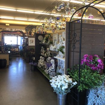 Ellerslie Gift & Garden - Aisle of store - Nurseries & Gardening Near Me - Edmonton, Alberta Ellerslie Gift & Garden - Aisle of store - Nurseries & Gardening Near Me - Edmonton, Alberta