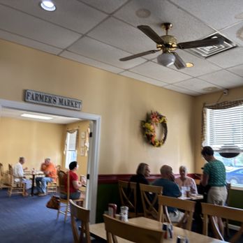 Good Mornings - Dining area - Breakfast & Brunch Near Me - East Windsor, Connecticut