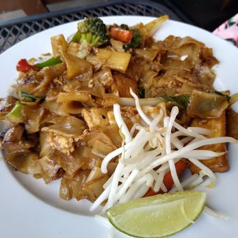Pacific Breeze - drunken noodle - Thai Near Me - Tigard, Oregon Pacific Breeze - drunken noodle - Thai Near Me - Tigard, Oregon