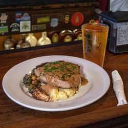 Dokker's Place - Pork chop 'n gravy