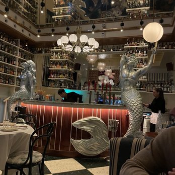 Villa Capri - Inside - Italian Near Me - Madrid, M Villa Capri - Inside - Italian Near Me - Madrid, M
