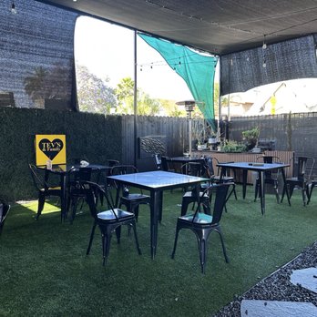 Tev's kitchen - Outside back seating area - Soul Food Near Me - Los Angeles, California Tev's kitchen - Outside back seating area - Soul Food Near Me - Los Angeles, California