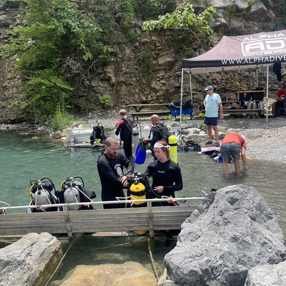 Alpha Divers - Prepping for dive with Sean - Scuba Diving Near Me - Knoxville, Tennessee Alpha Divers - Prepping for dive with Sean - Scuba Diving Near Me - Knoxville, Tennessee