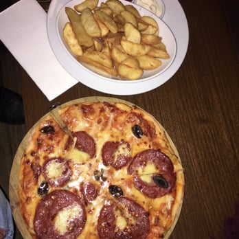 The Glebe Hotel - Pizza and wedges - Pubs Near Me - Glebe, NSW
