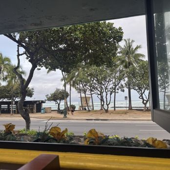 Eggs 'n Things - Waikiki Beach Eggspress - The view from a front table - Breakfast & Brunch Near Me - Honolulu, Hawaii Eggs 'n Things - Waikiki Beach Eggspress - The view from a front table - Breakfast & Brunch Near Me - Honolulu, Hawaii