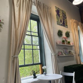 Fair Brew & Trade - Seating and decor - Coffee & Tea Near Me - Cedarburg, Wisconsin Fair Brew & Trade - Seating and decor - Coffee & Tea Near Me - Cedarburg, Wisconsin