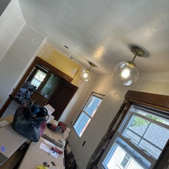 J&G Home Essentials - Electricians Near Me