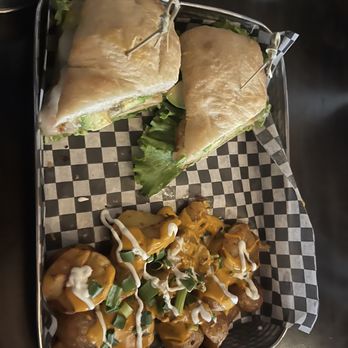 Corner Stone Tavern - Fried green tomato sandwich with side - New American Near Me - Lemont, Illinois