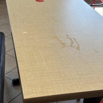Chick-fil-A - Dirty table - Fast Food Near Me - Costa Mesa, California Chick-fil-A - Dirty table - Fast Food Near Me - Costa Mesa, California