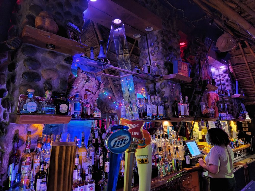 Tiki Lounge Logo