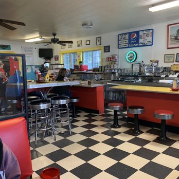 Bentley's B-M-L Diner - Love this place. Glad it's stuck around. - Diners Near Me - Saint Ignace, Michigan