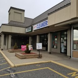 Good Guy Vapes - Front side view of Building.
