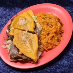 Sándwich Jibarito de Bistec y Arroz con Gandules / Steak Jibarito Sandwich & Rice with Pigeon Peas