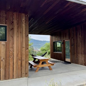 The Society Hotel - Cabins - Hostels Near Me - Bingen, Washington