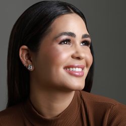 Hi my name is Rosi and I'm a licensed esthetician located in Lafaytte, California.
