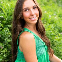 Kristen Elizabeth Photography - Field senior pictures.