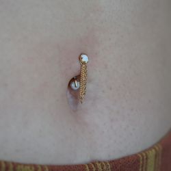 Make Me Holey Body Piercing - Navel with chain