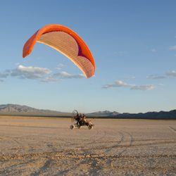 Glide Vegas - A paraglider launches from the ground and lands on the ground. There is no freefall.
