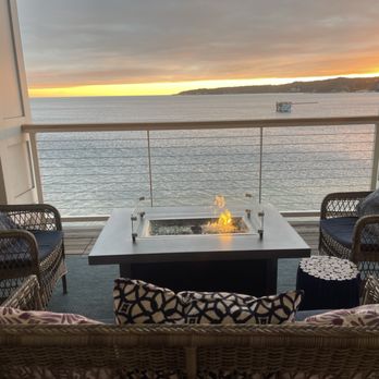 1606 Restaurant & Oyster Bar - The beautiful outdoor atmosphere - New American Near Me - Gloucester, Massachusetts