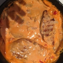Akropolis - Pork medallions with mushrooms and onions. Yummy!