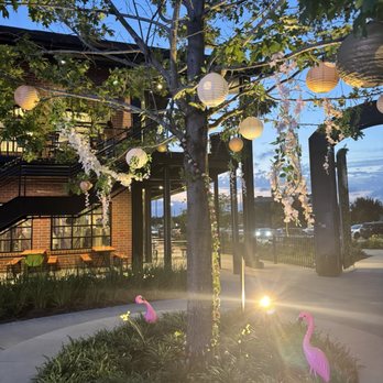 Talyard Brewing - Lighting and decor - Breweries Near Me - Sugar Land, Texas