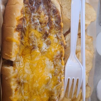 Bombs Away Beer Company - Chili dog with chips - Breweries Near Me - Albuquerque, New Mexico