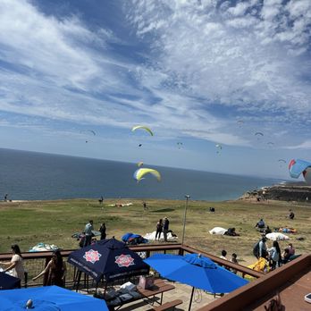 Torrey Pines Gliderport - Beautiful couple of hours watching paragliders with a good beer! - Hang Gliding Near Me - La Jolla, California Torrey Pines Gliderport - Beautiful couple of hours watching paragliders with a good beer! - Hang Gliding Near Me - La Jolla, California