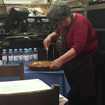 A Gina - Gina slicing up one of her homemade deserts. - Portuguese Near Me - Lisbon, 11