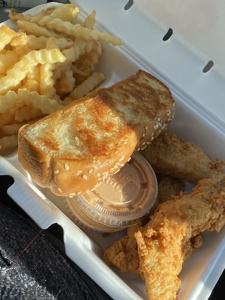 RAISING CANE’S CHICKEN FINGERS 17 Reviews 2990 Heartland Crossing, Owensboro, Kentucky