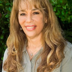 Dr Barbara Custer