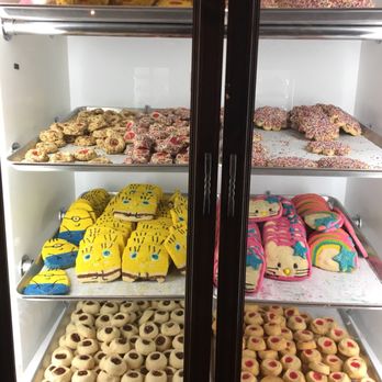 El Bolillo Bakery - Loving the cute cookie options! - Bakeries Near Me - Pasadena, Texas