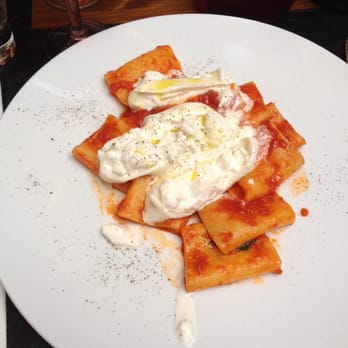 I Monticelli - 2è choix des plats, pâtes chaudes à la tomate avec de la mozza un peu fondue mais fraîche, le mélange chaud/froid est agréable! - Italian Near Me - Uccle, BRU I Monticelli - 2è choix des plats, pâtes chaudes à la tomate avec de la mozza un peu fondue mais fraîche, le mélange chaud/froid est agréable! - Italian Near Me - Uccle, BRU